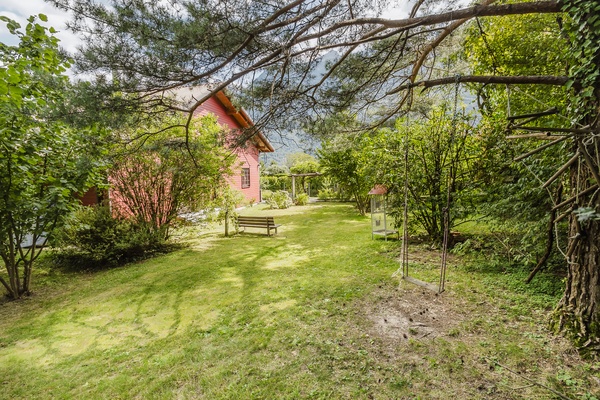 Vivi nel verde, senza compromessi: casa indipendente in legno a Moleno