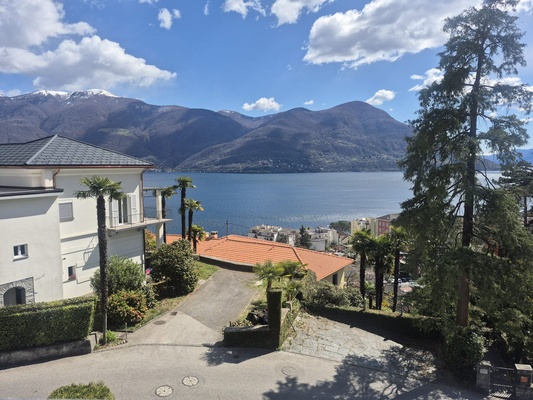BRISSAGO-Attico 4.5 alto standing con giardino e vista sul lago
